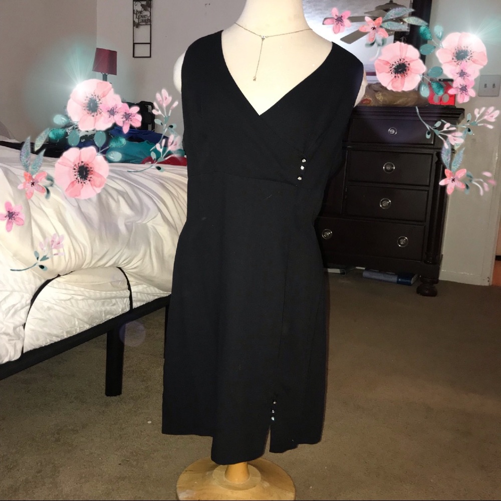 Black classy dress. 💐
